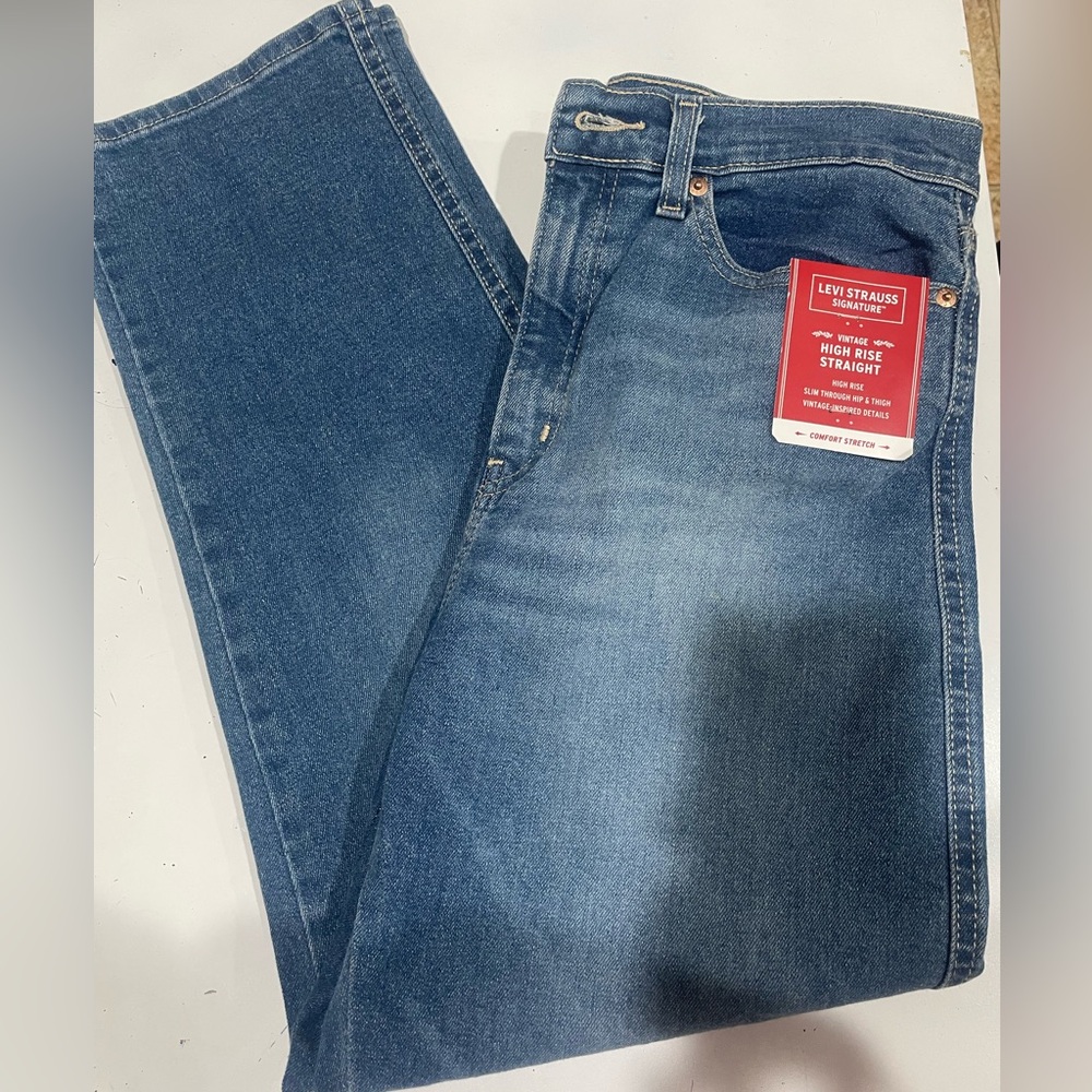 NWT Levi  Straight Jeans in Classic Blue Wash
